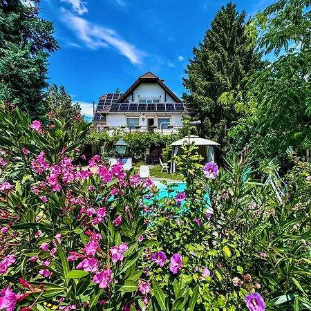Rozi Garden Vendeghaz Badacsony Badacsonytomaj