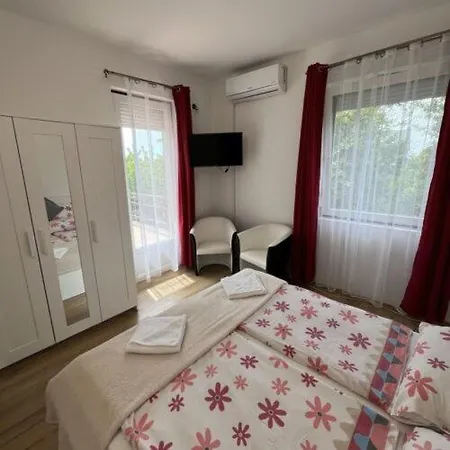 Rozi Garden Vendeghaz Badacsony * Badacsonytomaj