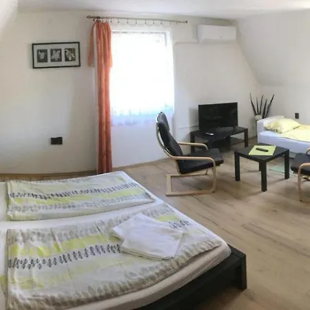 Rozi Garden Vendeghaz Badacsony Badacsonytomaj