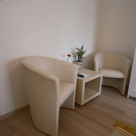 Rozi Garden Vendeghaz Badacsony * Badacsonytomaj