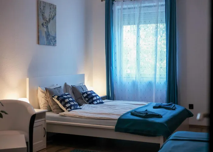 Rozi Garden Vendeghaz Badacsony 招待所 包道乔尼托毛伊